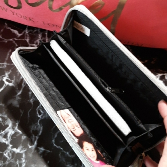 Victoria's Secret tote and girl in Pink wallet - Picture 3 of 5